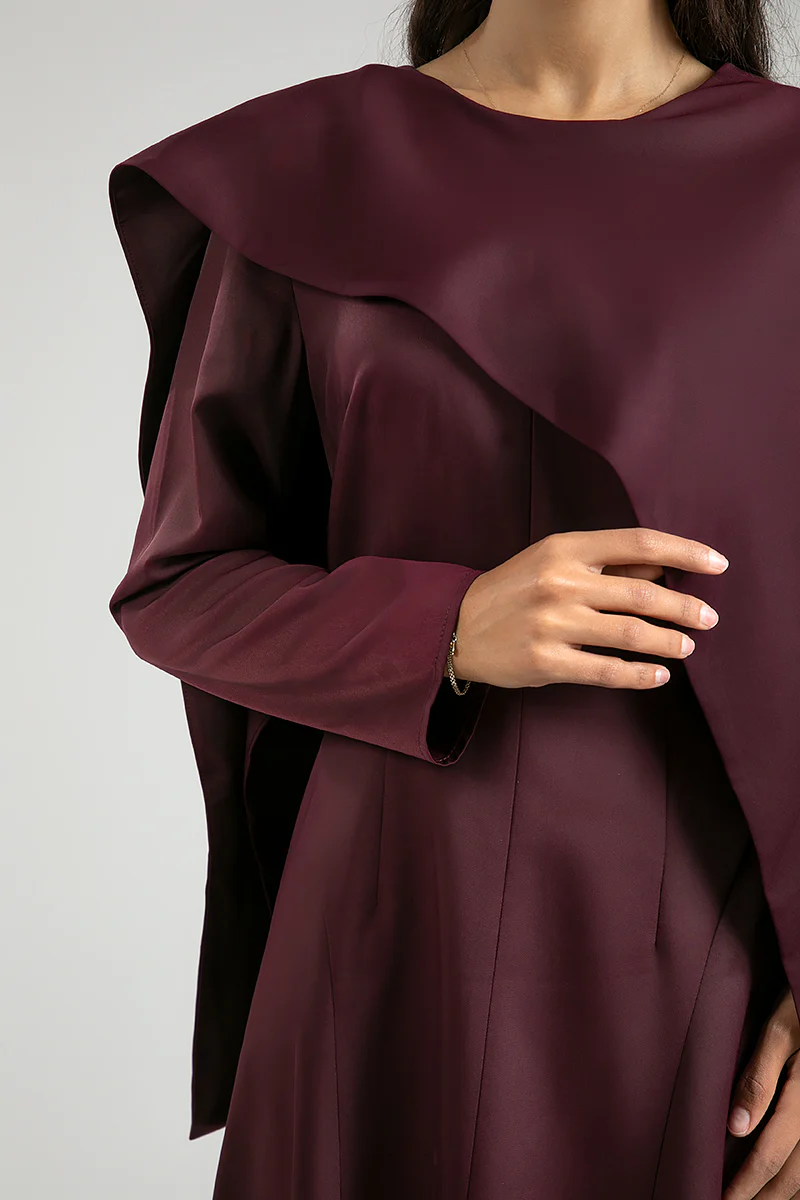 فستان ماكسي بتصميم كاب غير متماثل - Image 4
