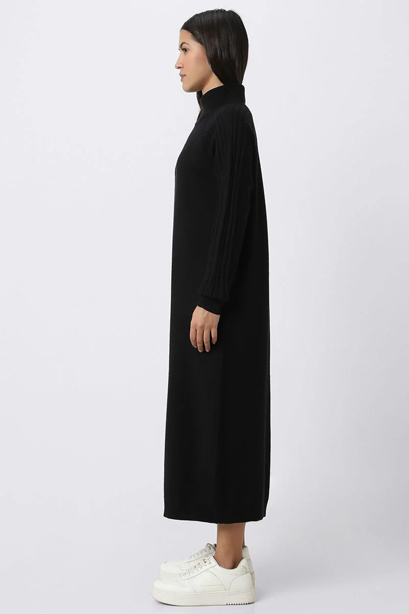 فستان نسائي طويل محبوك بياقة عالية - Image 2