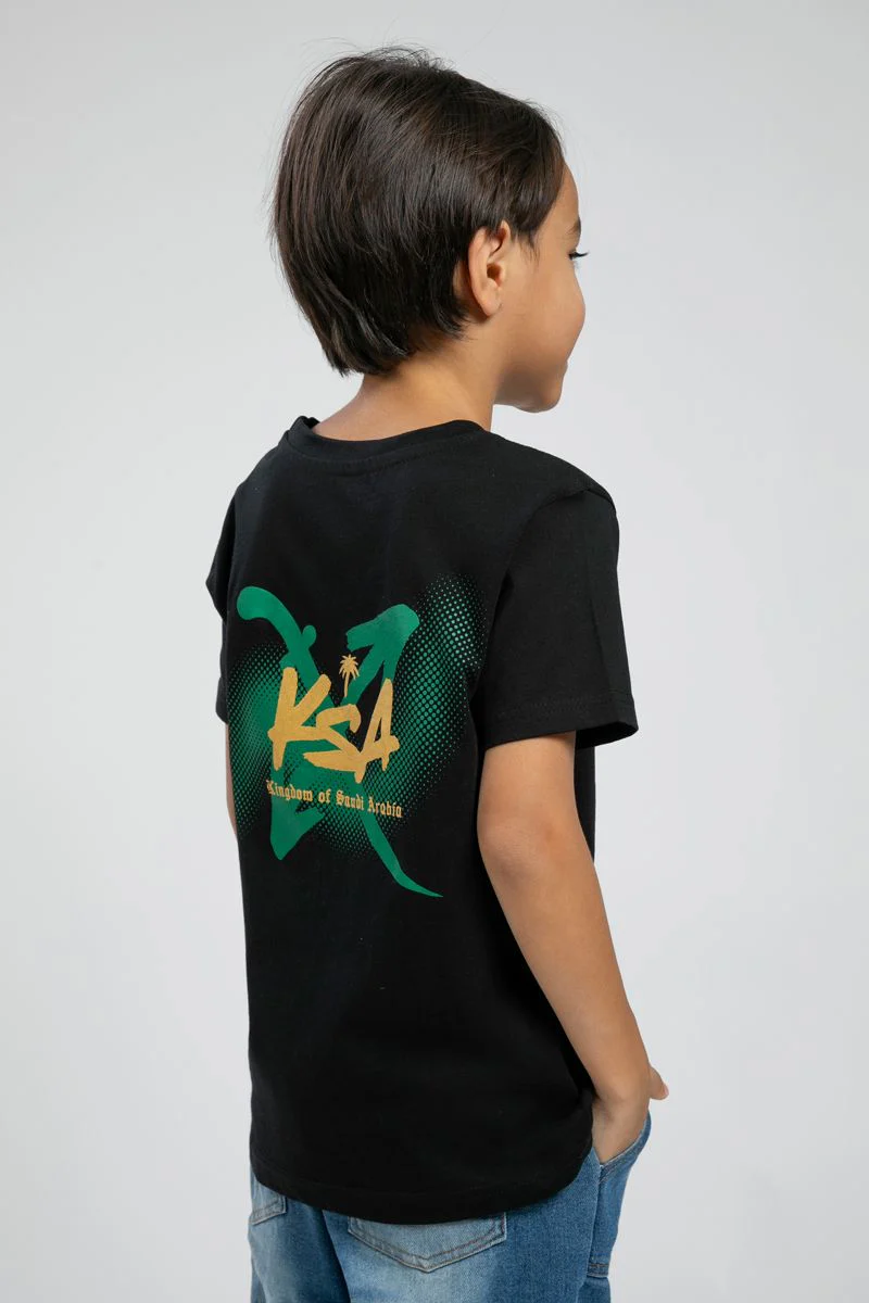 تيشيرت أطفال للجنسين بطبعة كيه إس إيه - Image 3