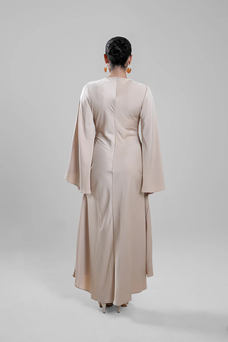 فستان طويل انسيابي بأكمام واسعة - Image 7