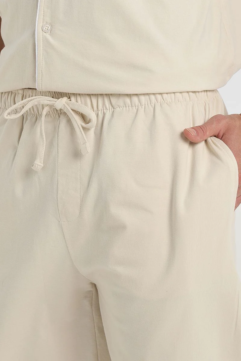 طقم رجالي مريح مكوّن من قطعتين – قميص بأزرار وشورت بلون سادة - Image 4
