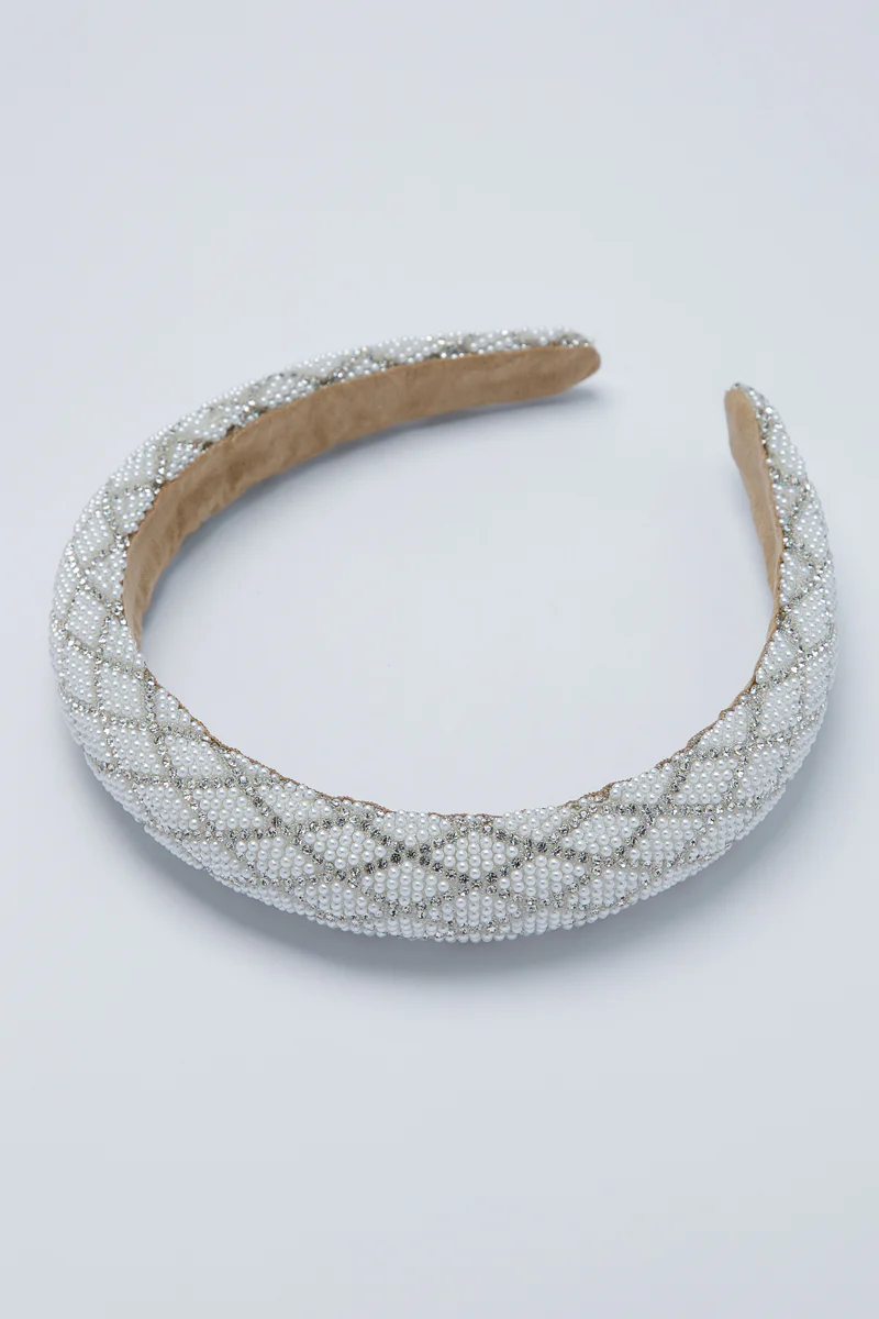 طوق شعر مزين بحبات لؤلؤية - Image 3