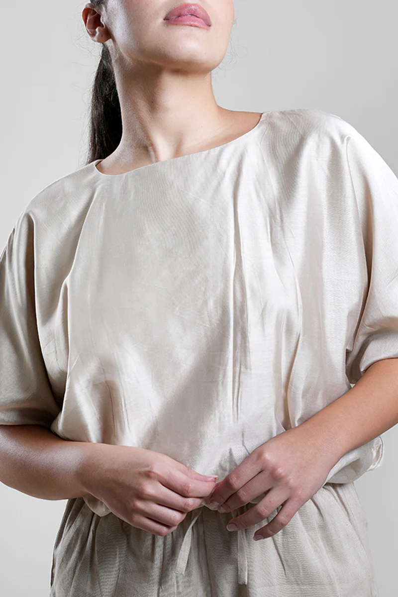 بلوزة نسائية بقصة مريحة وحافة مطاطية - Image 4
