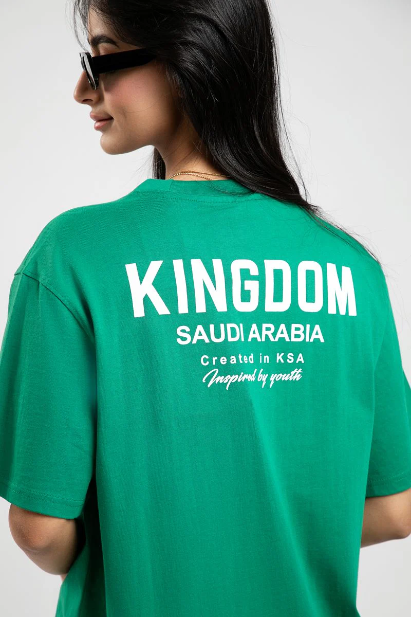تيشيرت مستدام للجنسين بطبعات مستوحاة من روح السعودية - Image 4