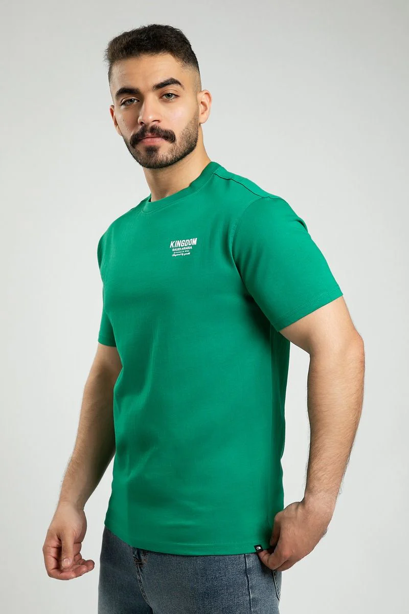 تيشيرت مستدام للجنسين بطبعات مستوحاة من روح السعودية - Image 6