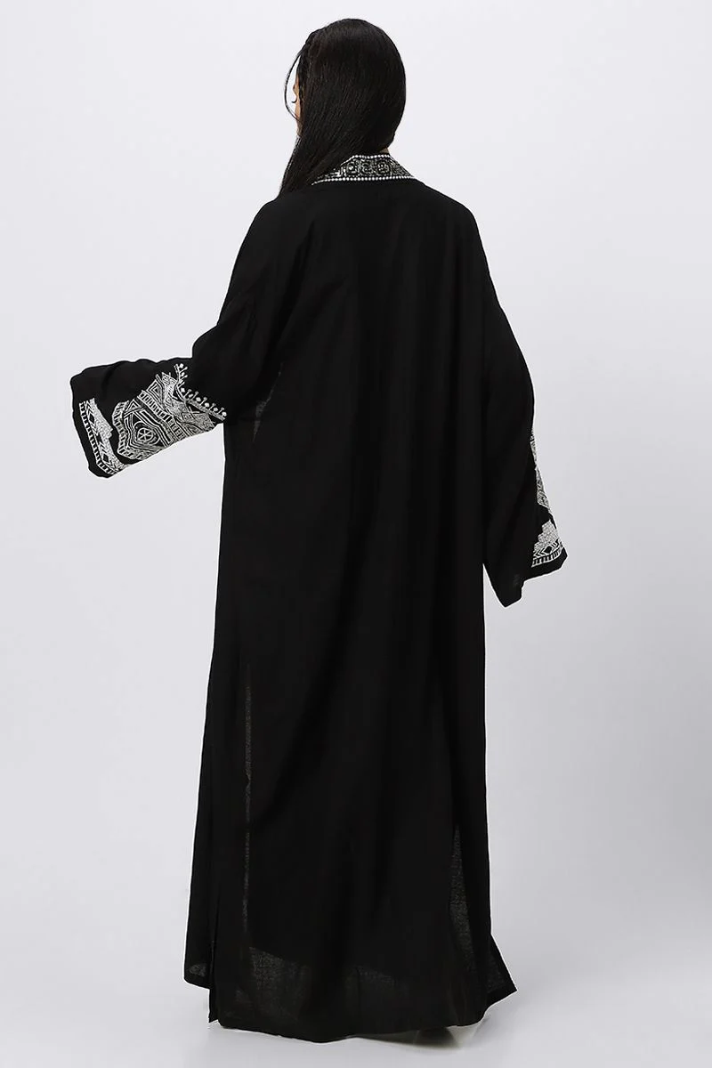 عباية نسائية بتفاصيل تطريز وترتر - Image 6